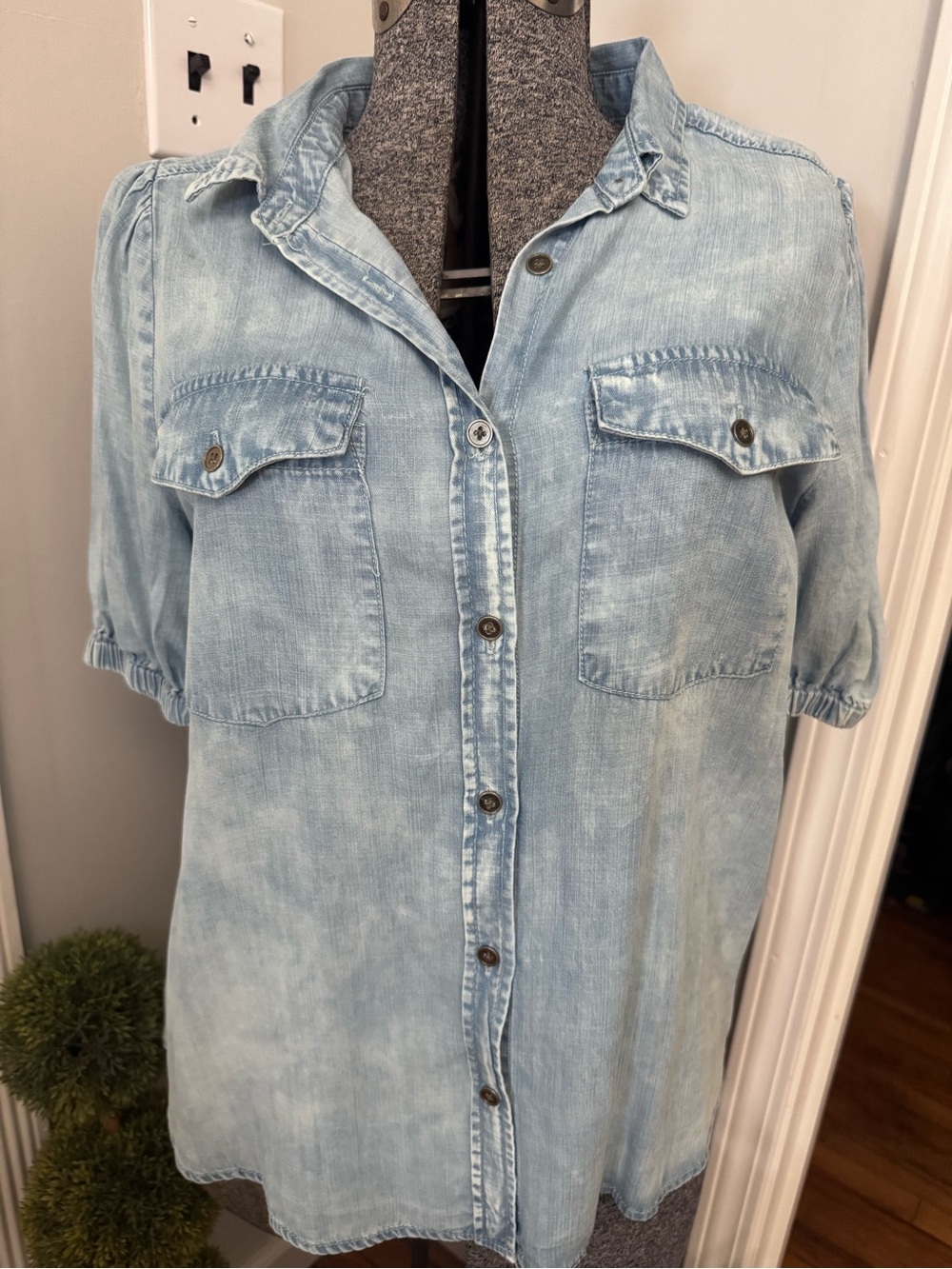 Women’s Jane & Delancey Light Wash Denim Button-Up Shirt Puff Sleeve Medium